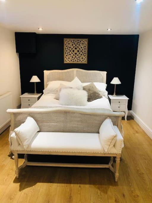 2 Double Bedroom Large Modern Self Contained Apartment Free Parking Camberley Luaran gambar