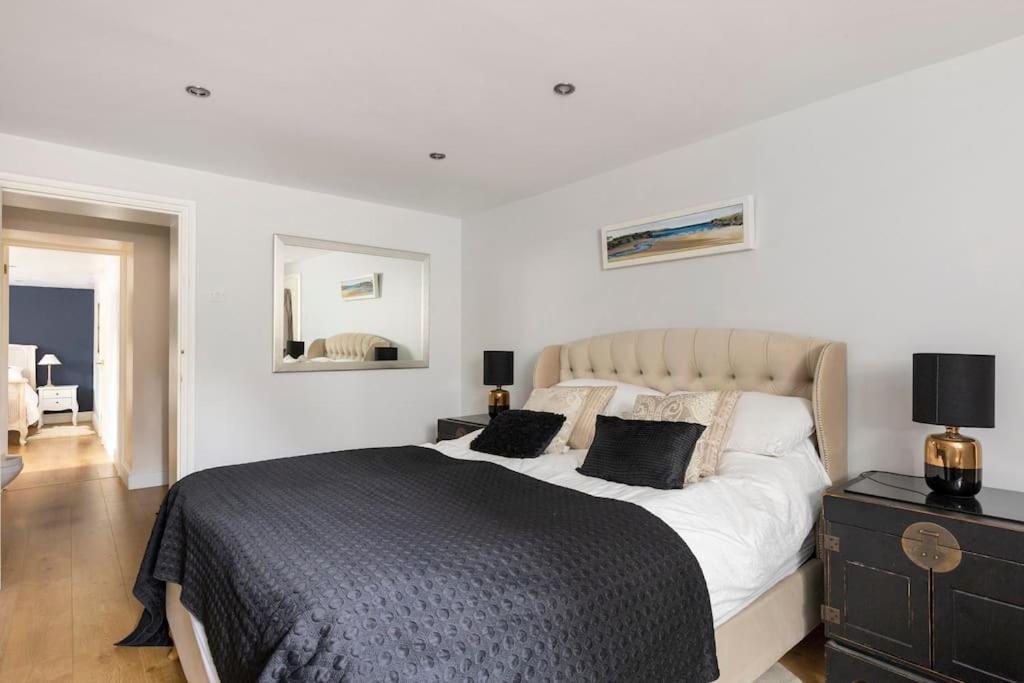 2 Double Bedroom Large Modern Self Contained Apartment Free Parking Camberley Luaran gambar