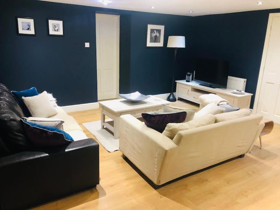 2 Double Bedroom Large Modern Self Contained Apartment Free Parking Camberley Luaran gambar