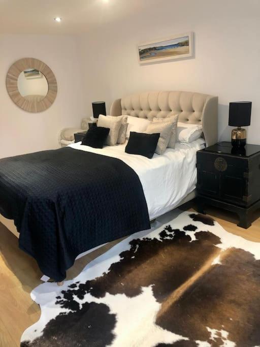 2 Double Bedroom Large Modern Self Contained Apartment Free Parking Camberley Luaran gambar